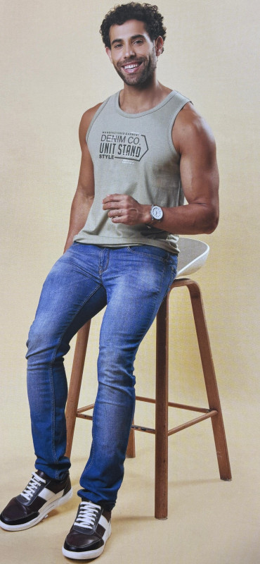 Men Regular Fit Typographic Sleeveless Vest with Scoop Neck AGL2